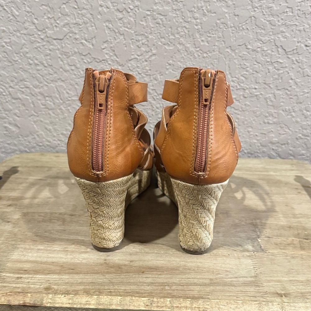 Women's Tan Wedge Sandals - Picture 5 of 7